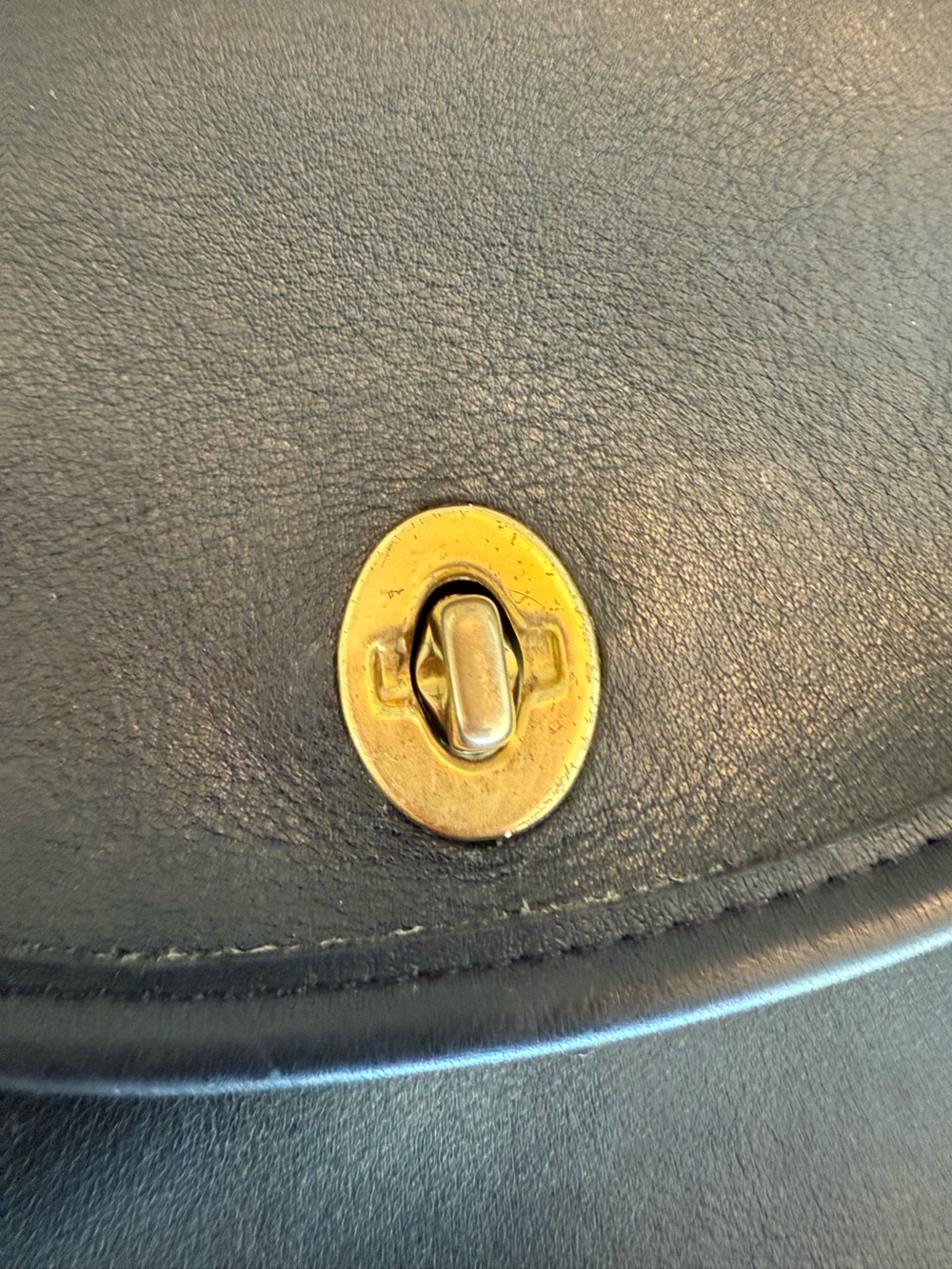 Rare Coach Regina 1990’s Black Leather Turnlock Crossbody Bag EUC - Picture 5 of 12